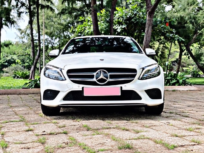 Lên đời xe nên cần bán lại C180 2019 số tự động, màu trắng