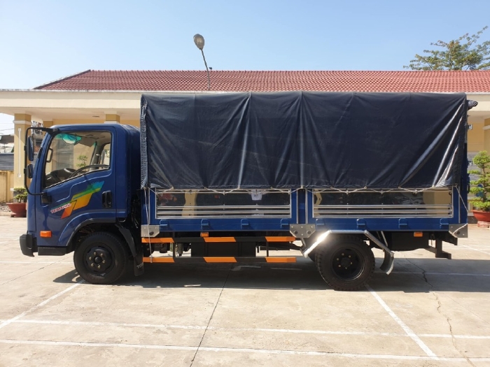 Xe Tera245l thùng 4m3, động cơ Isuzu, tải 2.4 tấn