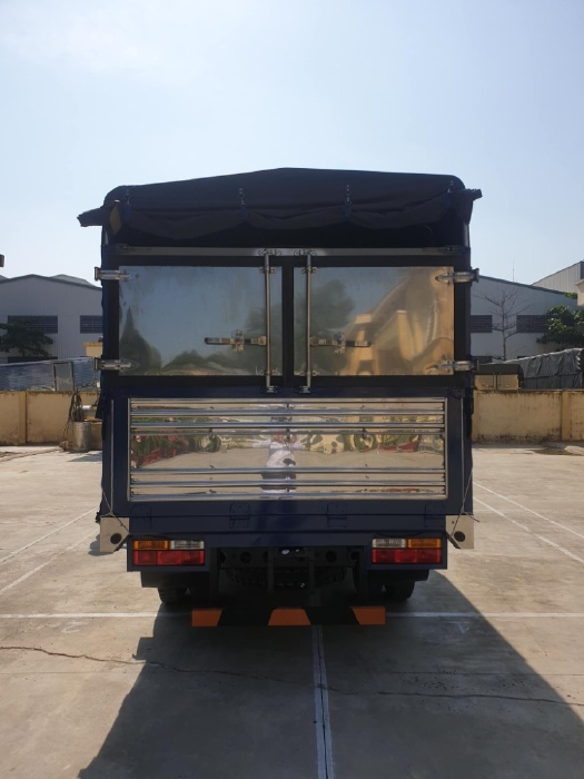 Xe Tera245l thùng 4m3, động cơ Isuzu, tải 2.4 tấn