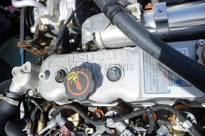 Xe Tera245l thùng 4m3, động cơ Isuzu, tải 2.4 tấn