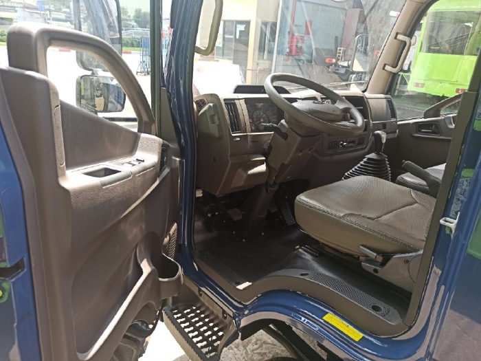 Xe Tera245l thùng 4m3, động cơ Isuzu, tải 2.4 tấn