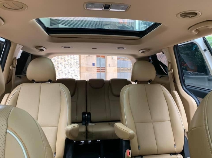 Gia đình cần bán Kia Sedona 2017, số tự động, máy dầu, bản Full option , màu trắng