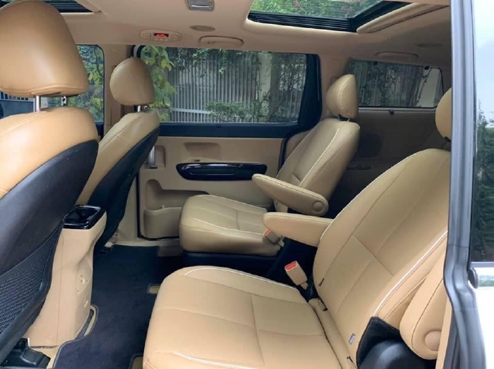 Gia đình cần bán Kia Sedona 2017, số tự động, máy dầu, bản Full option , màu trắng