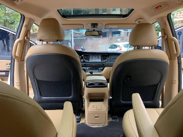 Gia đình cần bán Kia Sedona 2017, số tự động, máy dầu, bản Full option , màu trắng