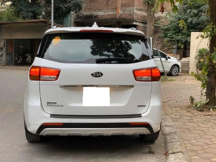 Gia đình cần bán Kia Sedona 2017, số tự động, máy dầu, bản Full option , màu trắng