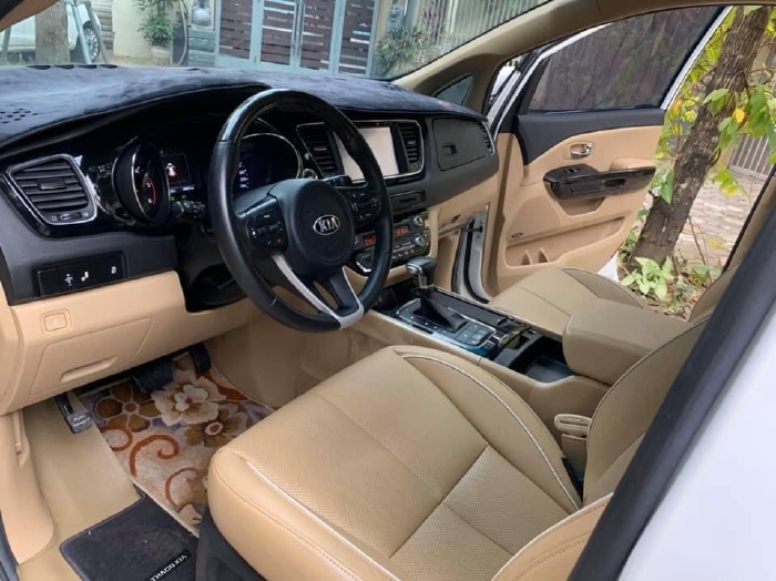 Gia đình cần bán Kia Sedona 2017, số tự động, máy dầu, bản Full option , màu trắng