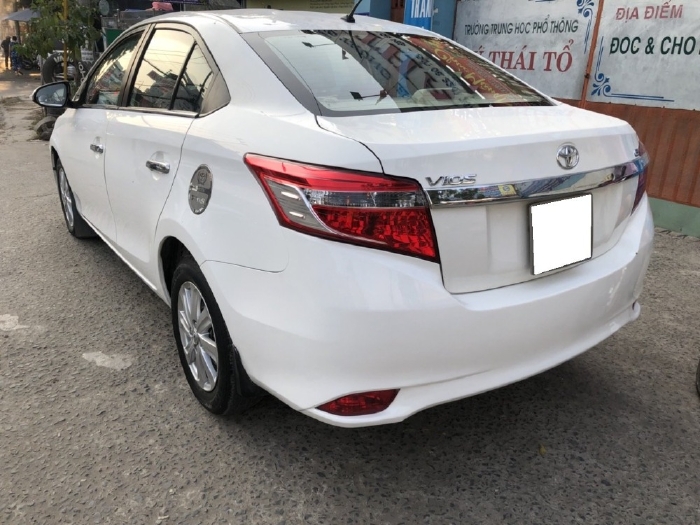 Nhà mình cần bán Toyota vios 2017, số sàn, màu trắng