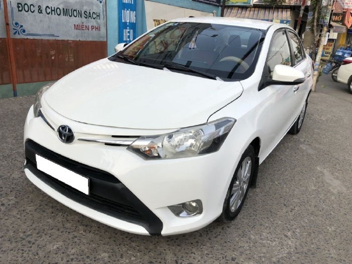 Nhà mình cần bán Toyota vios 2017, số sàn, màu trắng