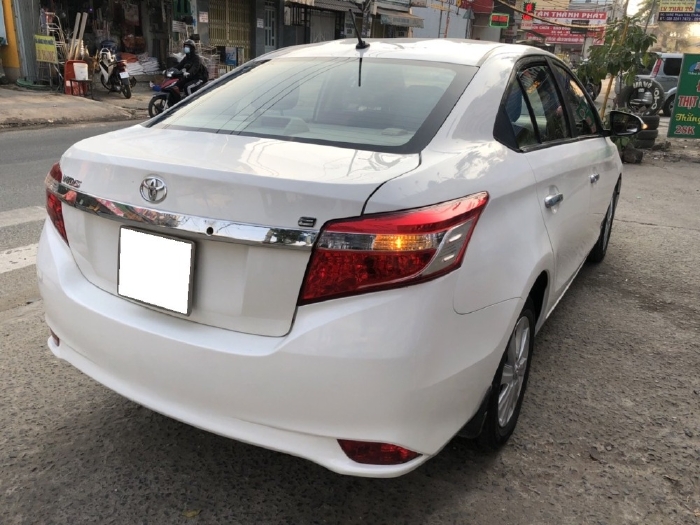 Nhà mình cần bán Toyota vios 2017, số sàn, màu trắng