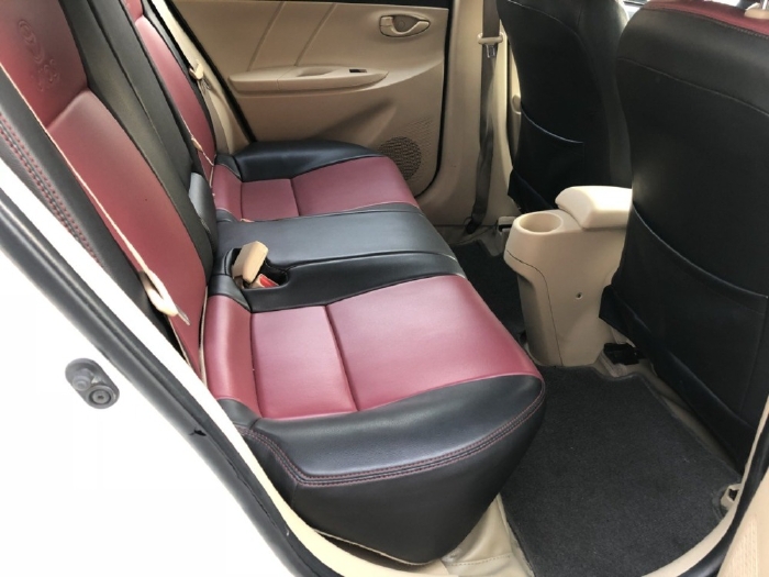 Nhà mình cần bán Toyota vios 2017, số sàn, màu trắng
