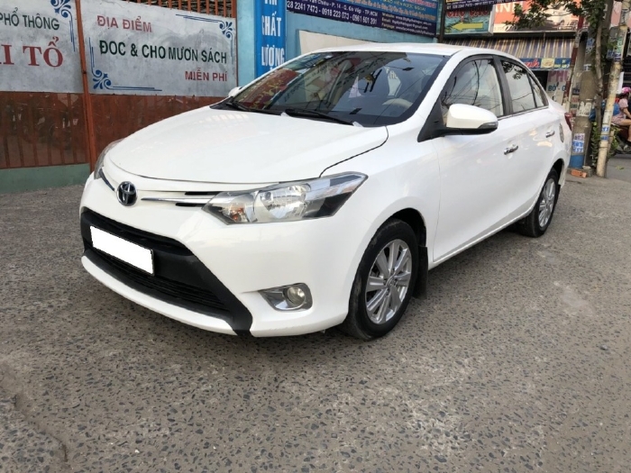 Nhà mình cần bán Toyota vios 2017, số sàn, màu trắng