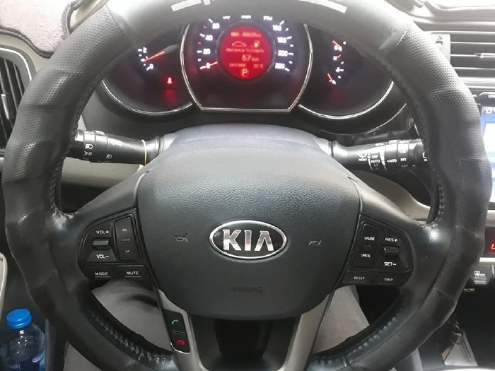 Nhà cần bán Kia Rio 2014 AT hatchback bản full màu Xám