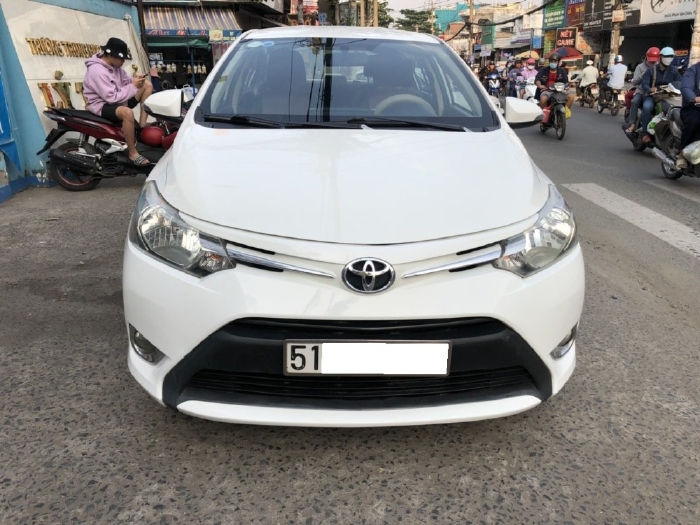 Nhà mình cần bán Toyota vios 2017, số sàn, màu trắng