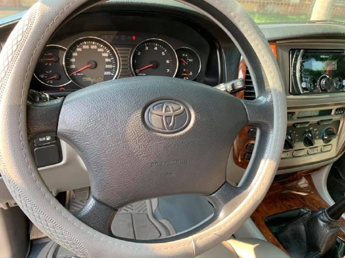 Tôi cần bán Toyota Land Cruiser 2004, số sàn, Bản full xăng, màu xám