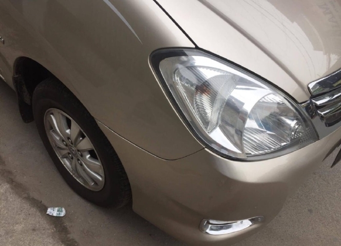 Xe nhà cần ra đi Toyota Innova 2011, số sàn, màu vàng cát
