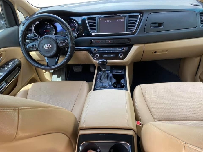 Bán Kia Sedona 2018 đk 2019 tự động, bản thường DAT, máy dầu, màu Đen