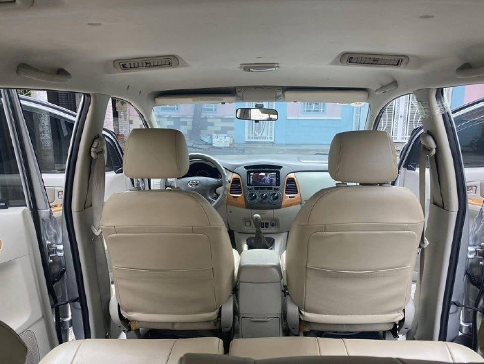 Bán Toyota Innova 2012 số sàn màu Bạc chính chủ