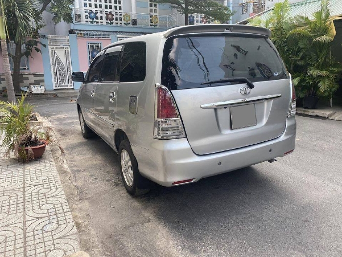 Bán Toyota Innova 2012 số sàn màu Bạc chính chủ