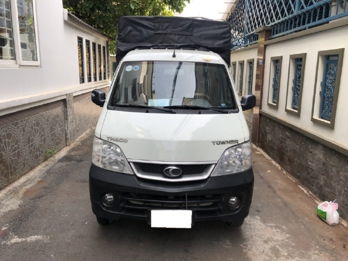 Gia đình cần bán xe Tải Thaco towner 2017,  số sàn, máy xăng, màu trắng
