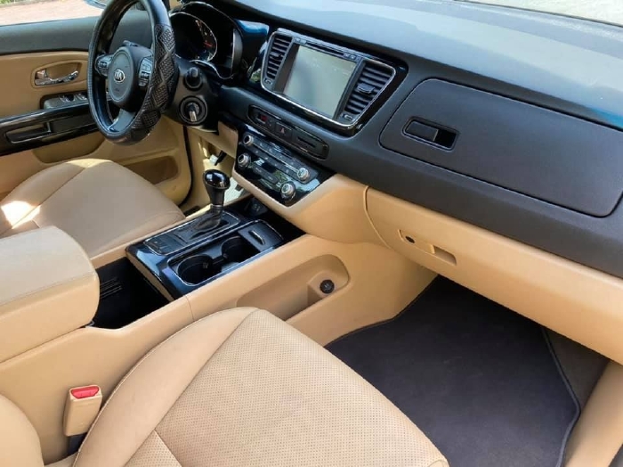 Bán Kia Sedona 2018 đk 2019 tự động, bản thường DAT, máy dầu, màu Đen