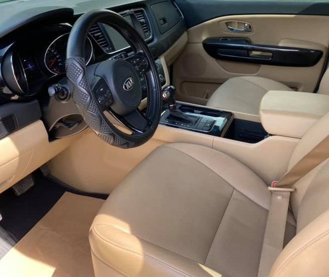 Bán Kia Sedona 2018 đk 2019 tự động, bản thường DAT, máy dầu, màu Đen