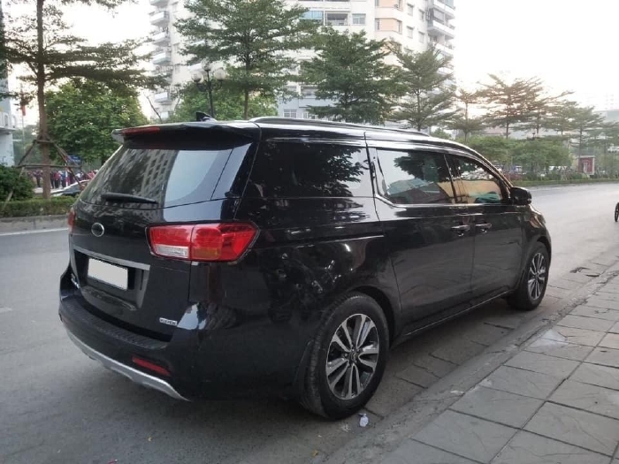 Bán Kia Sedona 2018 đk 2019 tự động, bản thường DAT, máy dầu, màu Đen