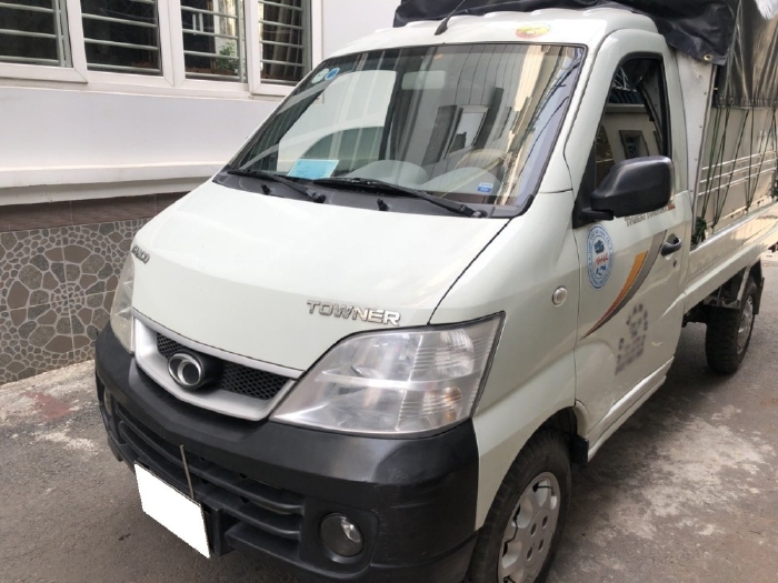 Gia đình cần bán xe Tải Thaco towner 2017,  số sàn, máy xăng, màu trắng