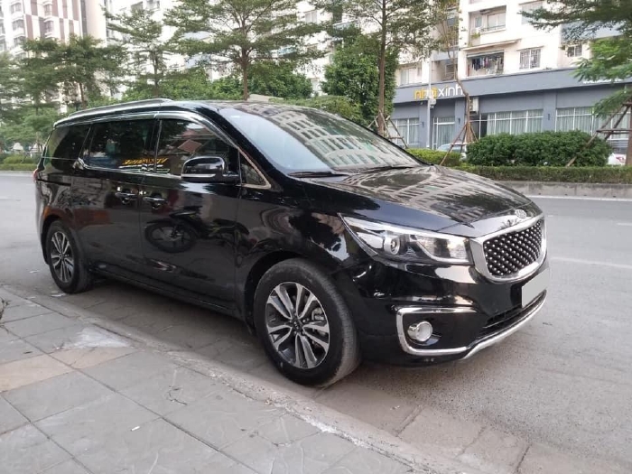 Bán Kia Sedona 2018 đk 2019 tự động, bản thường DAT, máy dầu, màu Đen