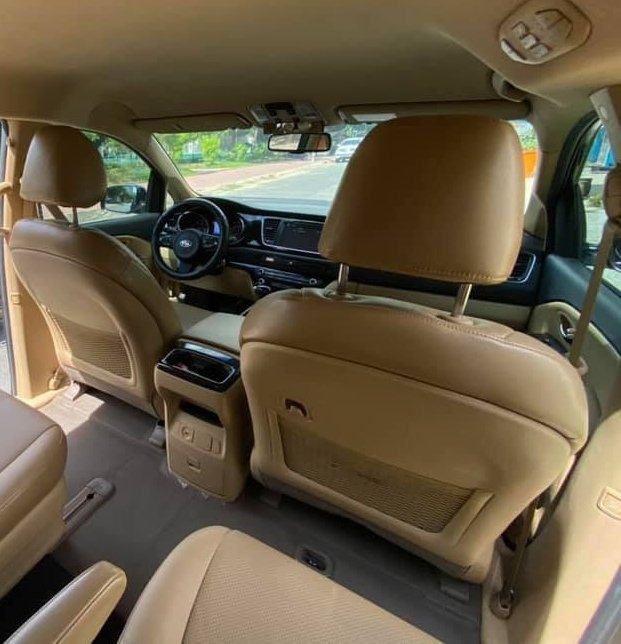 Bán Kia Sedona 2018 đk 2019 tự động, bản thường DAT, máy dầu, màu Đen