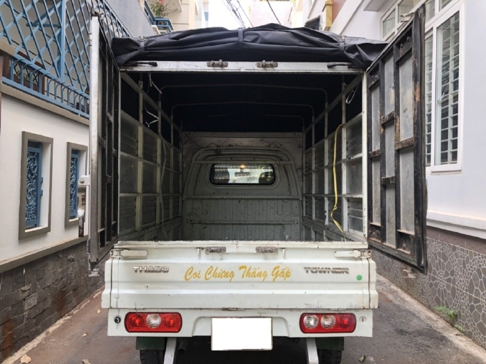 Gia đình cần bán xe Tải Thaco towner 2017,  số sàn, máy xăng, màu trắng