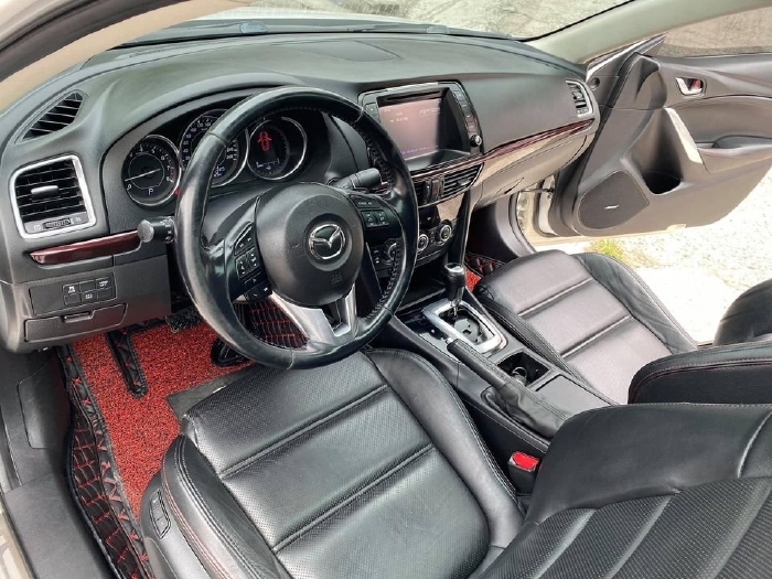 Cần bán Mazda6 2016, bản 2.5, màu trắng cực sang trọng