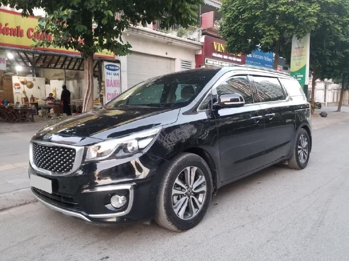 Bán Kia Sedona 2018 đk 2019 tự động, bản thường DAT, máy dầu, màu Đen