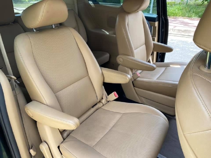 Bán Kia Sedona 2018 đk 2019 tự động, bản thường DAT, máy dầu, màu Đen