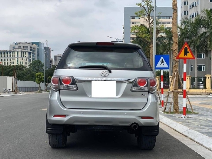 Gia đình cần bán xe Fortuner 2016, số sàn, máy dầu, màu bạc