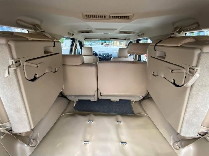 Gia đình cần bán xe Fortuner 2016, số sàn, máy dầu, màu bạc