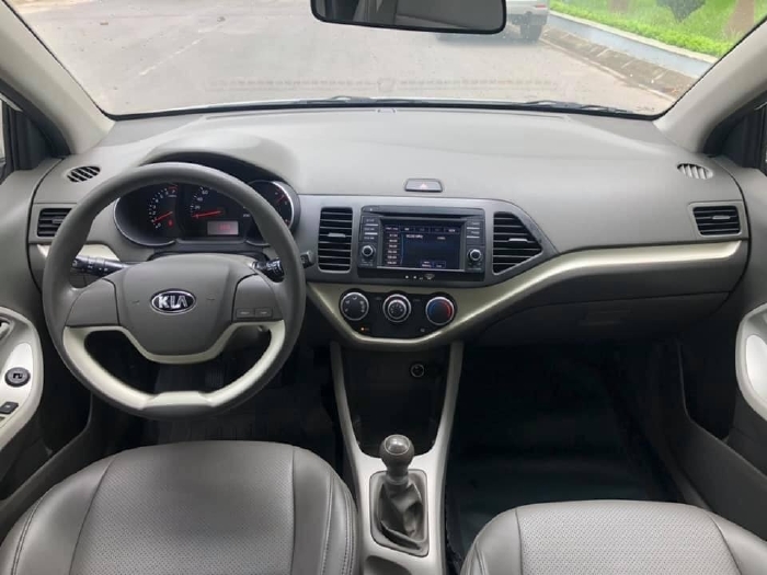 Nhà cần bán nhanh Kia Morning 2018 máy 1.2 số sàn, màu trắng