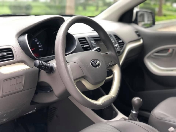 Nhà cần bán nhanh Kia Morning 2018 máy 1.2 số sàn, màu trắng