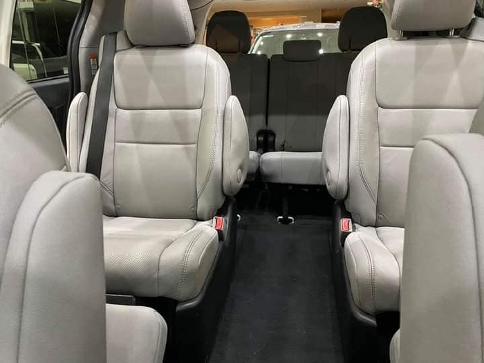 Toyota Sienna Limited sản xuất 2016 màu trắng