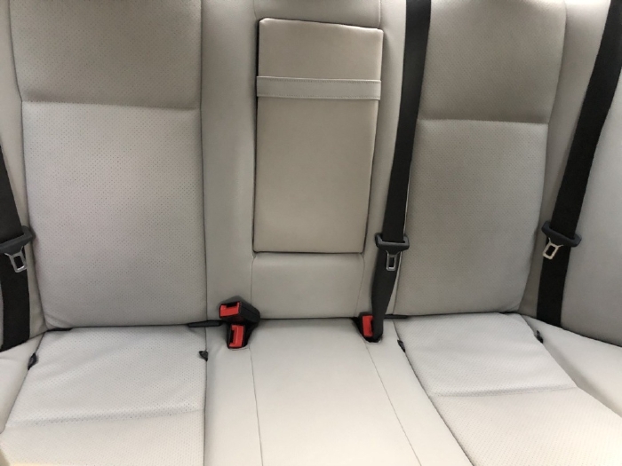 Nhà cần bán Mercedes C200 2012, số tự động, màu trắng
