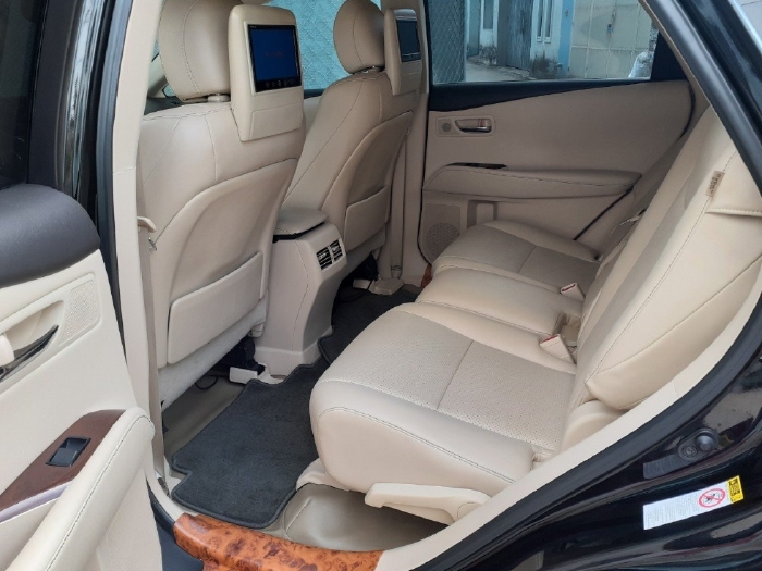 Nhà tôi cần bán Lexus RX350 2013 màu đen, nhập Nhật, full option, xe cực lướt