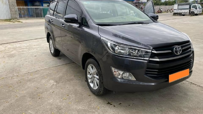 Nhà cần bán Innova 2019, số sàn, màu xám chì
