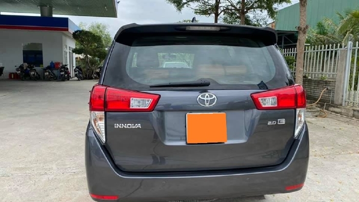 Nhà cần bán Innova 2019, số sàn, màu xám chì