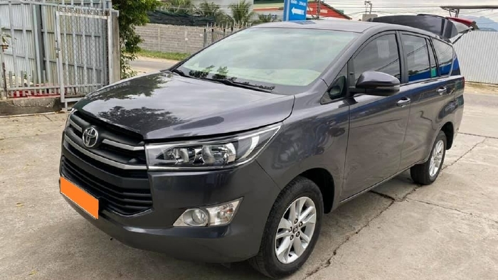 Nhà cần bán Innova 2019, số sàn, màu xám chì