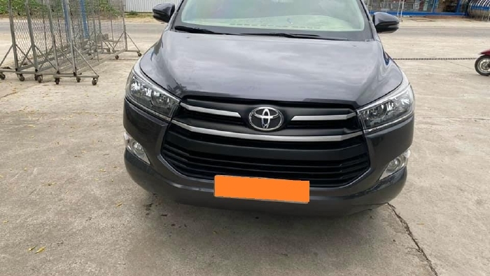 Nhà cần bán Innova 2019, số sàn, màu xám chì