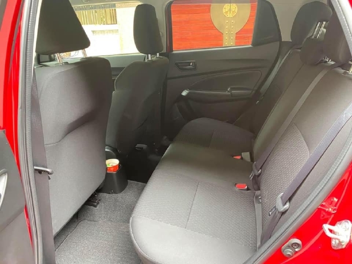 Cần bán nhanh xe Suzuki Swift 2019 đk 2020 màu Đỏ rất đẹp