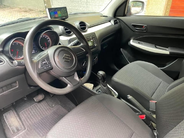 Cần bán nhanh xe Suzuki Swift 2019 đk 2020 màu Đỏ rất đẹp