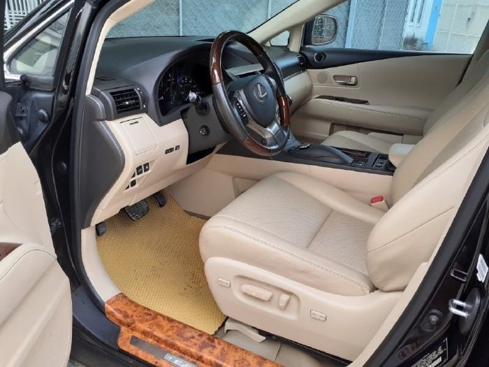 Nhà tôi cần bán Lexus RX350 2013 màu đen, nhập Nhật, full option, xe cực lướt