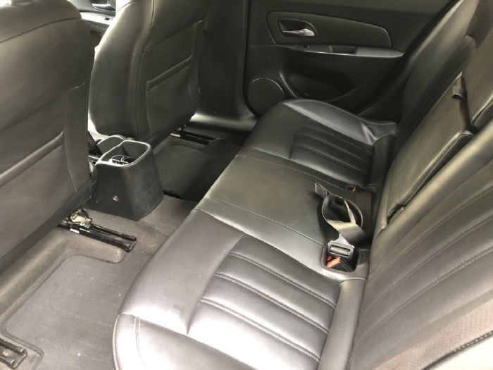 Nhà mình bán Chevrolet Cruze 2018 LT, số sàn, màu xám