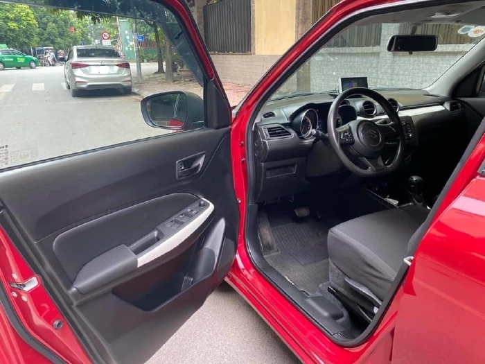 Cần bán nhanh xe Suzuki Swift 2019 đk 2020 màu Đỏ rất đẹp