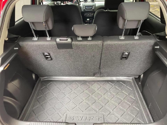 Cần bán nhanh xe Suzuki Swift 2019 đk 2020 màu Đỏ rất đẹp